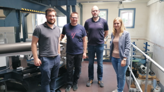 Foto (AGIT mbH) – v.l.n.r.: Lukas Schulz (Research and Development), Lars Linnemann (Managing Director), Herr Jäger (Marketing), alle Fibraworks GmbH, und Patricia Orszulak, AGIT mbH