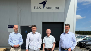 Foto (AGIT mbH) -v.l.n.r.: Florian Deutz (AGIT), Paul Gross (E.I.S.-Aircraft), Dr. Marcus Bernards (E.I.S.-Aircraft), Michael Franssen (Wirtschaftsförderung Kreis Euskirchen)
