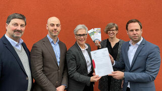 Foto (Kreis Euskirchen) - v.l.n.r.: Michael Franssen (Kreis Euskirchen), Florian Deutz (AGIT mbH), Iris Poth (Kreis Euskirchen), Melanie Wiesen (Kreis Euskirchen), Sven Pennings (AGIT mbH)