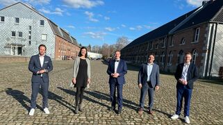 Foto (v.l.n.r.) - AGIT mbH:  Sven Pennings (AGIT mbH), Nathalie Becker (StädteRegion Aachen), Michael F. Bayer (IHK Aachen), Patrick Haas und Peter Wackers (beide Kupferstadt Stolberg)