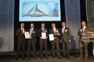 Alle für den AC²-Innovationspreis nominierten Unternehmen: 4JET Technologies GmbH, AIXTRON SE, Schwartz GmbH, Smurfit Kappa Papier Zülpich GmbH mit Landrat Günter Rosenke (re), Kreis Euskirchen