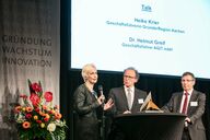 Heike Krier, Geschäftsführerin Gründerregion Aachen, und Dr. Helmut Greif (r.), Geschäftsführer AGIT mbH, im Talk mit Moderator Bernd Büttgens