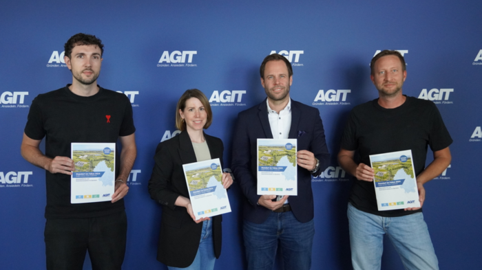 Foto (AGIT mbH) - v. l. n. r.: Nils von Hoegen, Nina Walkenbach, Sven Pennings und Nicolas Gastes